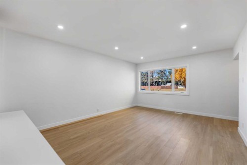 4229 Richmond Road Sw, Calgary, AB - Indoor Photo Showing Other Room