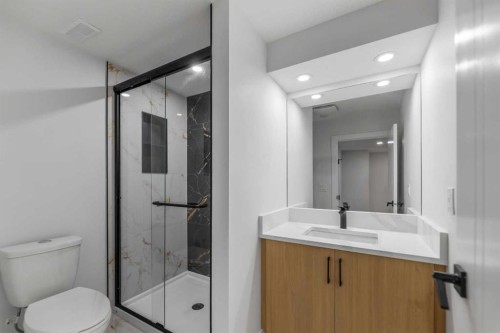 4229 Richmond Road Sw, Calgary, AB - Indoor Photo Showing Bathroom