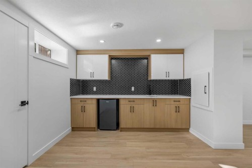 4229 Richmond Road Sw, Calgary, AB - Indoor Photo Showing Kitchen
