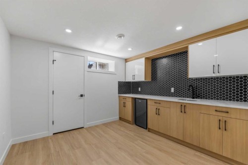 4229 Richmond Road Sw, Calgary, AB - Indoor Photo Showing Kitchen