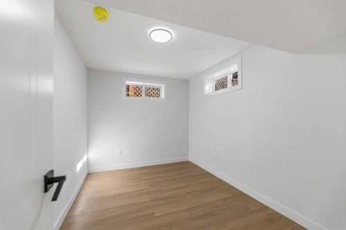 4229 Richmond Road Sw, Calgary, AB - Indoor Photo Showing Other Room