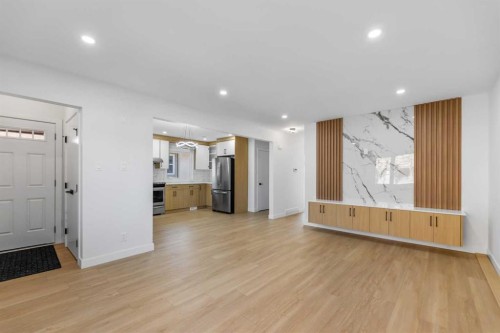 4229 Richmond Road Sw, Calgary, AB - Indoor Photo Showing Other Room