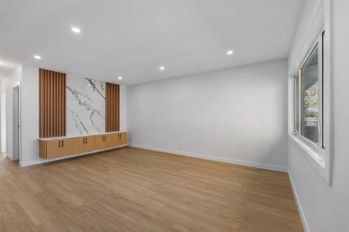 4229 Richmond Road Sw, Calgary, AB - Indoor Photo Showing Other Room