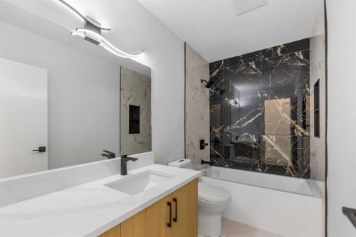 4229 Richmond Road Sw, Calgary, AB - Indoor Photo Showing Bathroom