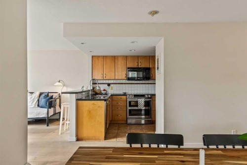 311-1108 6 Avenue Sw, Calgary, AB - Indoor Photo Showing Kitchen