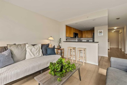 311-1108 6 Avenue Sw, Calgary, AB - Indoor Photo Showing Living Room