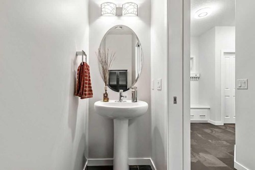 29 Cougar Ridge Close Sw, Calgary, AB - Indoor Photo Showing Bathroom