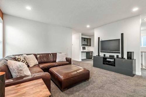 29 Cougar Ridge Close Sw, Calgary, AB - Indoor Photo Showing Living Room
