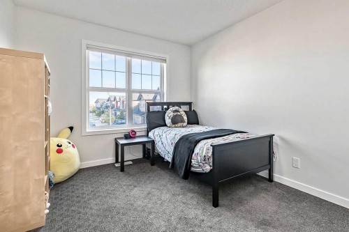 29 Cougar Ridge Close Sw, Calgary, AB - Indoor Photo Showing Bedroom