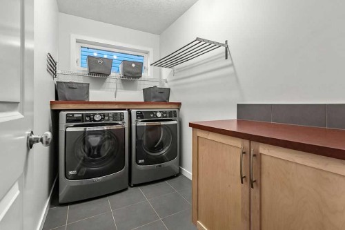 29 Cougar Ridge Close Sw, Calgary, AB - Indoor Photo Showing Laundry Room