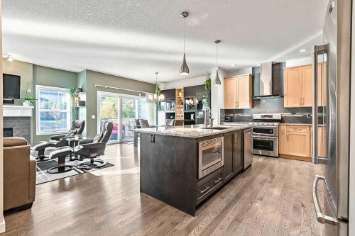 29 Cougar Ridge Close Sw, Calgary, AB - Indoor Photo Showing Kitchen With Upgraded Kitchen