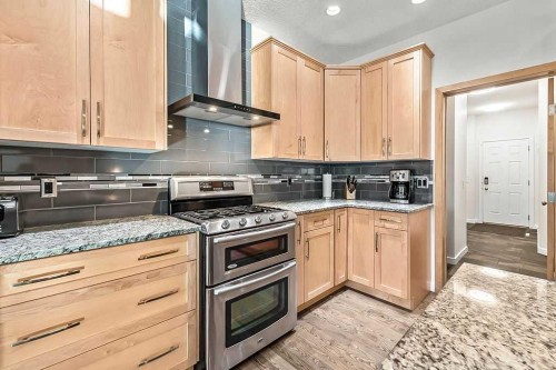 29 Cougar Ridge Close Sw, Calgary, AB - Indoor Photo Showing Kitchen