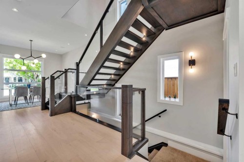 617 19 Avenue Nw, Calgary, AB - Indoor Photo Showing Other Room