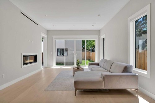 617 19 Avenue Nw, Calgary, AB - Indoor Photo Showing Living Room With Fireplace