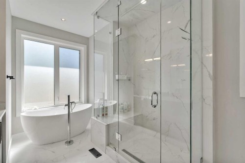 617 19 Avenue Nw, Calgary, AB - Indoor Photo Showing Bathroom