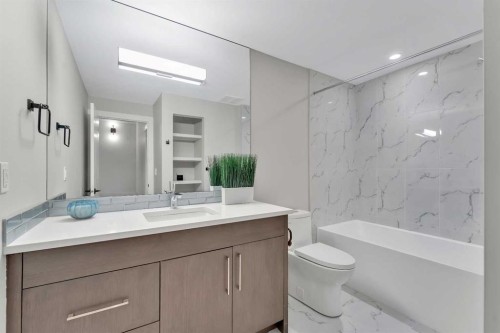 617 19 Avenue Nw, Calgary, AB - Indoor Photo Showing Bathroom