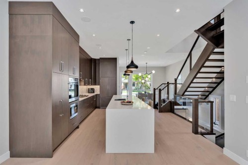 617 19 Avenue Nw, Calgary, AB - Indoor Photo Showing Kitchen With Upgraded Kitchen