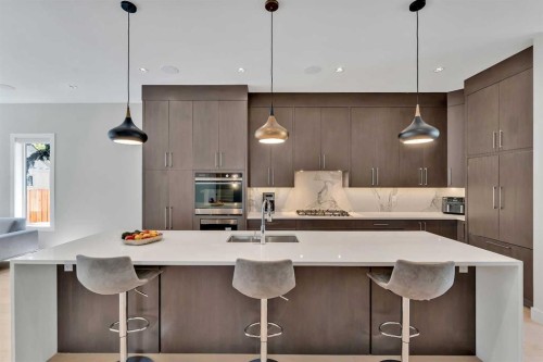 617 19 Avenue Nw, Calgary, AB - Indoor Photo Showing Kitchen With Upgraded Kitchen