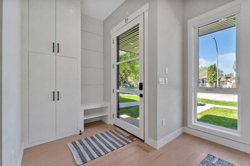 617 19 Avenue Nw, Calgary, AB - Indoor Photo Showing Other Room