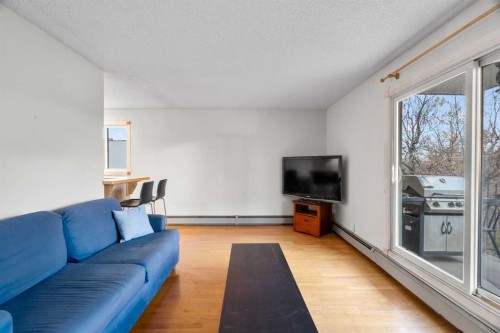 6-2512 15 Street Sw, Calgary, AB - Indoor Photo Showing Living Room