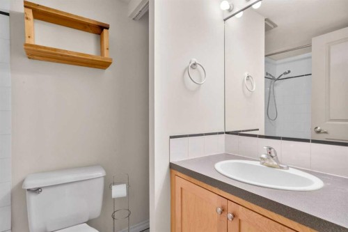 6-2512 15 Street Sw, Calgary, AB - Indoor Photo Showing Bathroom