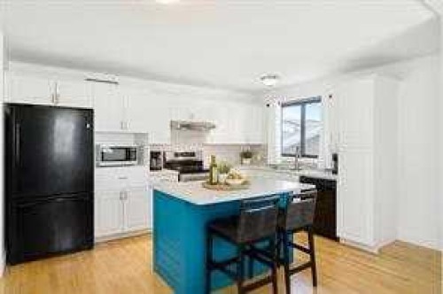 14 Glenhill Crescent, Cochrane, AB 