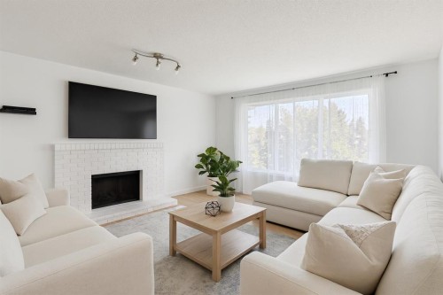 14 Glenhill Crescent, Cochrane, AB 