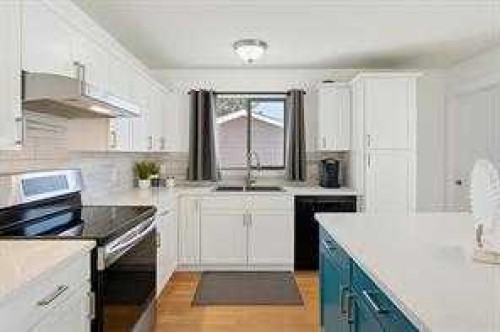 14 Glenhill Crescent, Cochrane, AB 