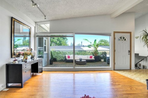 116 Selkirk Drive Sw, Calgary, AB - Indoor