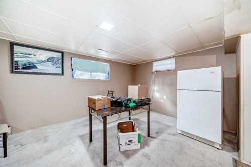 808 Avonlea Place Se, Calgary, AB - Indoor