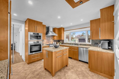 10012 Willowview Road Se, Calgary, AB - Indoor Photo Showing Kitchen With Stainless Steel Kitchen