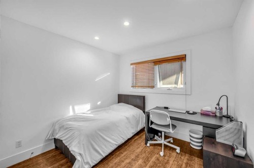 10012 Willowview Road Se, Calgary, AB - Indoor Photo Showing Bedroom