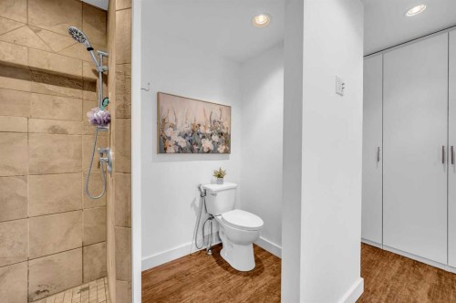 10012 Willowview Road Se, Calgary, AB - Indoor Photo Showing Bathroom