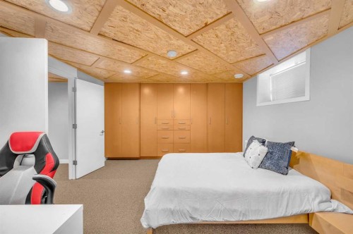10012 Willowview Road Se, Calgary, AB - Indoor Photo Showing Bedroom