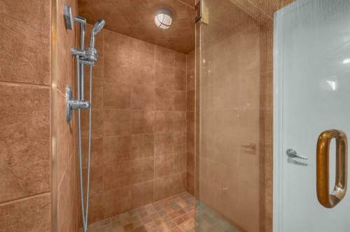 10012 Willowview Road Se, Calgary, AB - Indoor Photo Showing Bathroom