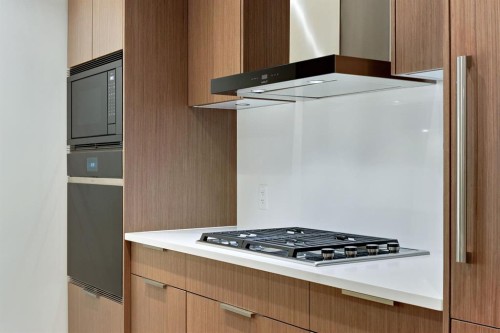 104-128 Waterfront Court Sw, Calgary, AB - Indoor Photo Showing Kitchen