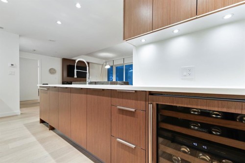 104-128 Waterfront Court Sw, Calgary, AB - Indoor Photo Showing Kitchen