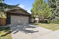 47 Woodmont Way SW Calgary, AB T2W 4L7