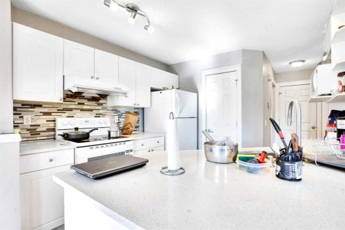 39 Saddleridge Close Ne, Calgary, AB - Indoor Photo Showing Kitchen