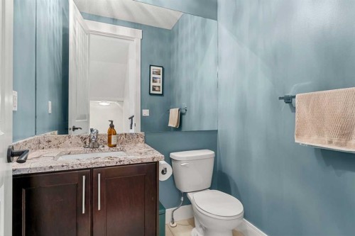 4530 20 Avenue Nw, Calgary, AB - Indoor Photo Showing Bathroom