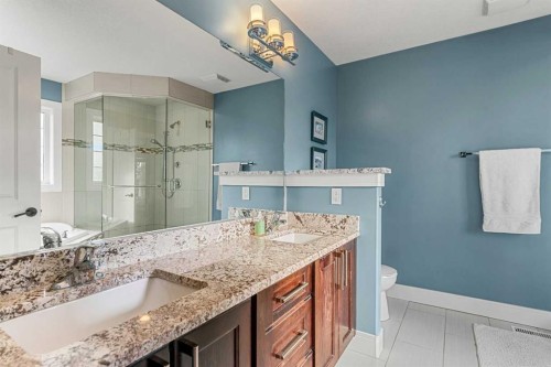 4530 20 Avenue Nw, Calgary, AB - Indoor Photo Showing Bathroom