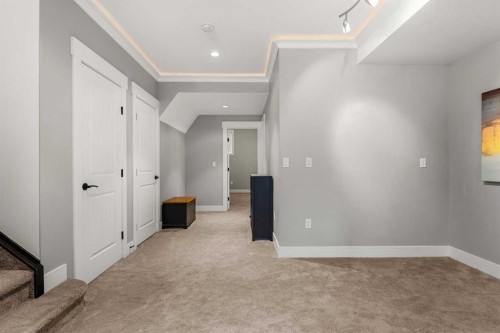 4530 20 Avenue Nw, Calgary, AB - Indoor Photo Showing Other Room