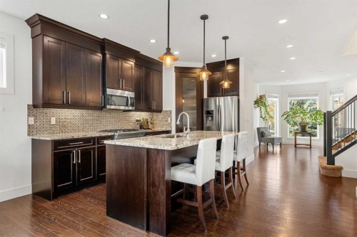 4530 20 Avenue Nw, Calgary, AB - Indoor Photo Showing Kitchen With Upgraded Kitchen