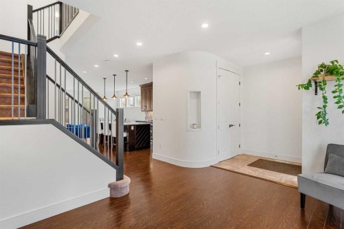 4530 20 Avenue Nw, Calgary, AB - Indoor Photo Showing Other Room