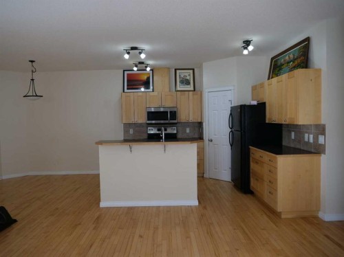742 Carriage Lane Drive, Carstairs, AB - Indoor Photo Showing Kitchen