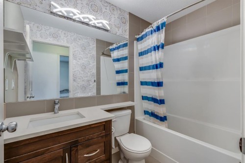 425 Auburn Bay Drive Se, Calgary, AB - Indoor Photo Showing Bathroom