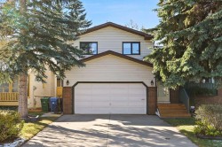 139 Stratton Crescent SW Calgary, AB T3H 1T7