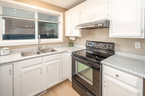 27 Strathearn Crescent Sw, Calgary, AB - Indoor Photo Showing Kitchen With Double Sink