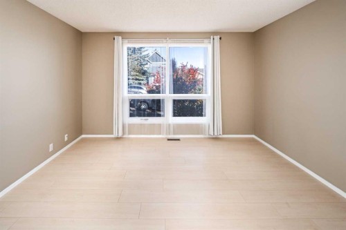 27 Strathearn Crescent Sw, Calgary, AB - Indoor Photo Showing Other Room
