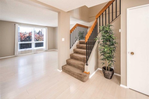 27 Strathearn Crescent Sw, Calgary, AB - Indoor Photo Showing Other Room